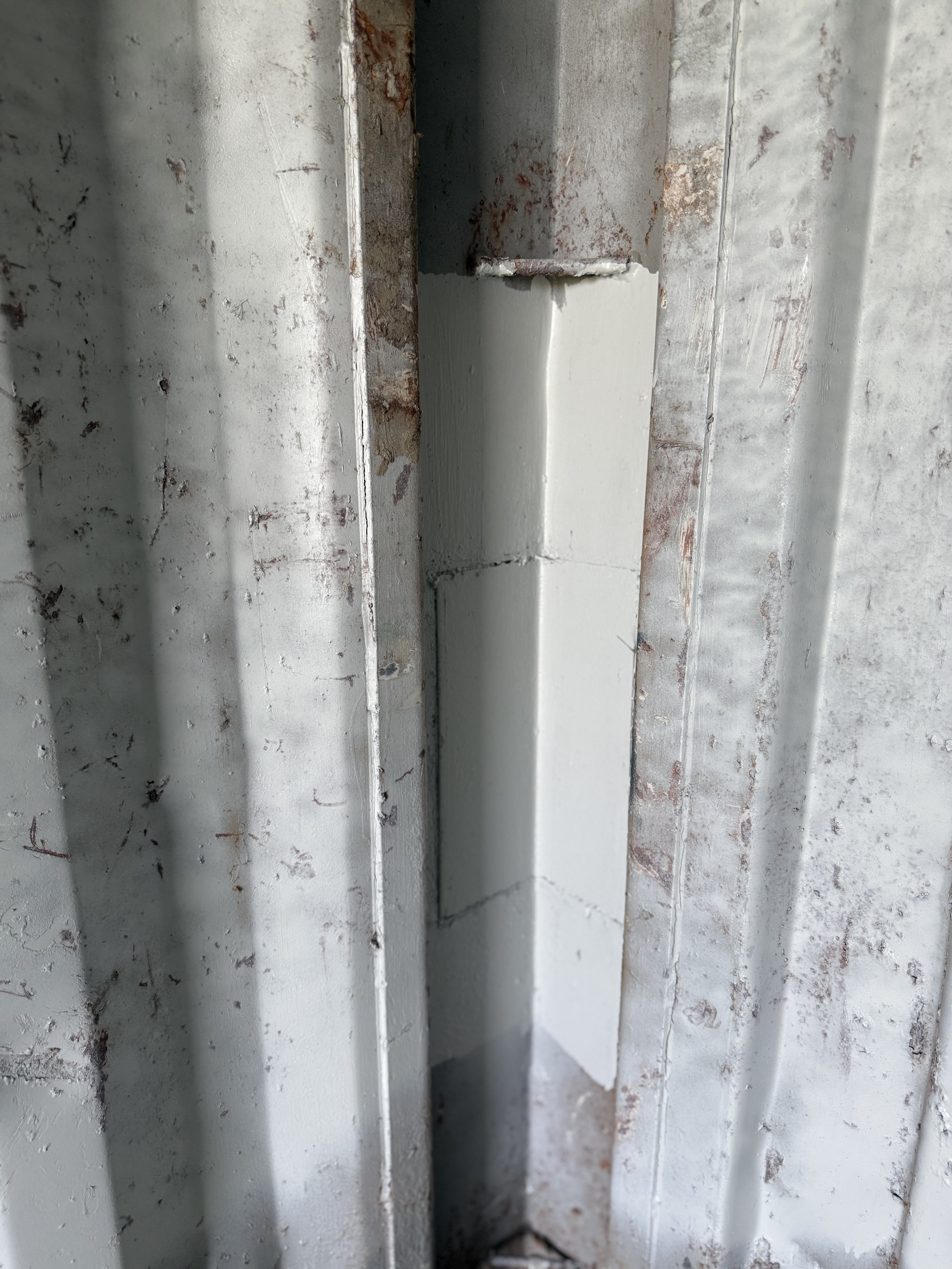 20' Container USED WIND & WEATHER TIGHT GRADE C, STANDARD 8'6" TALL 2 DOOR pockets std handles