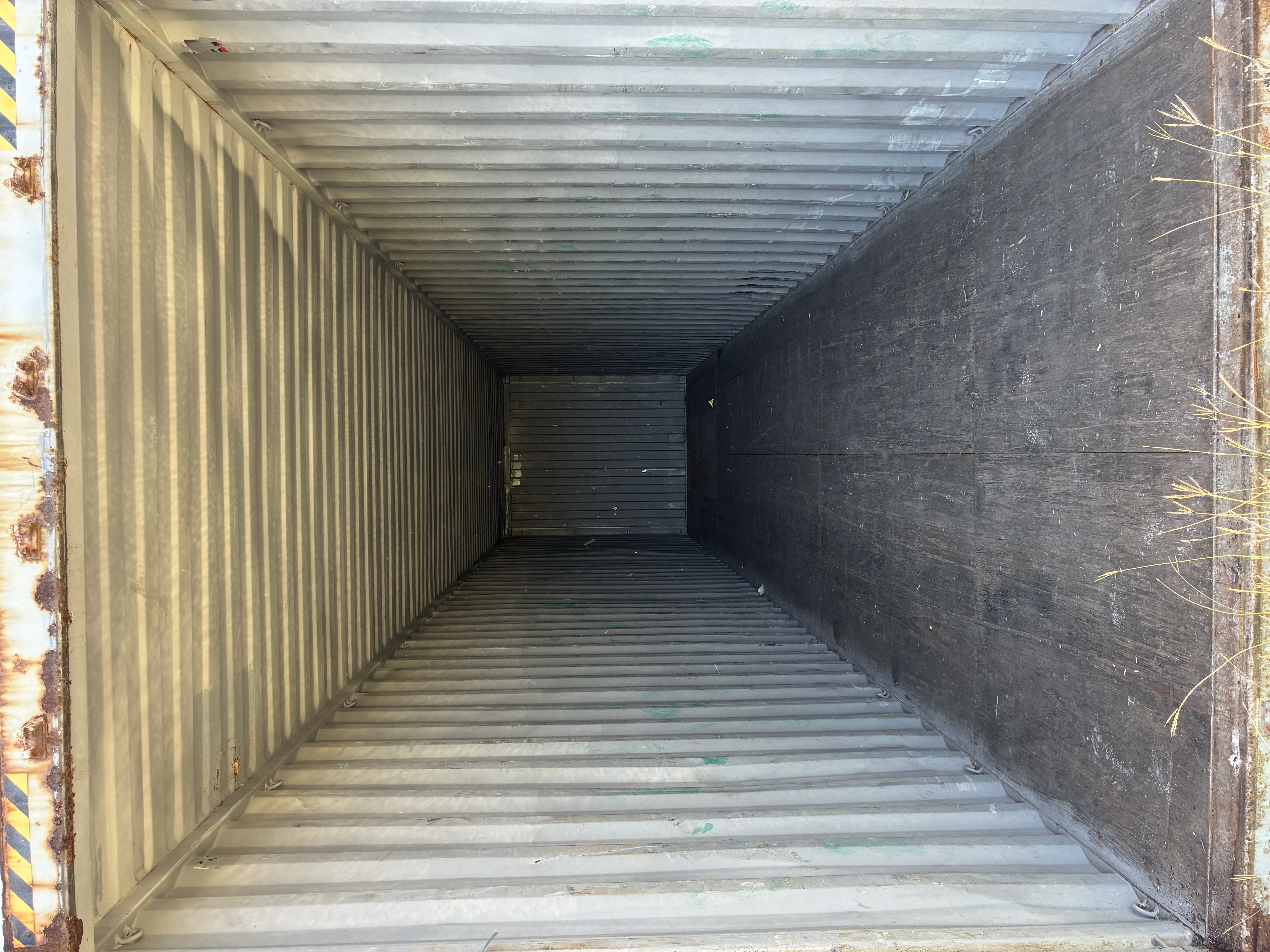 40' Container USED WIND AND WATER TIGHT, HIGH CUBE 9'6" TALL, RUST RED, 2 DOOR STD handles