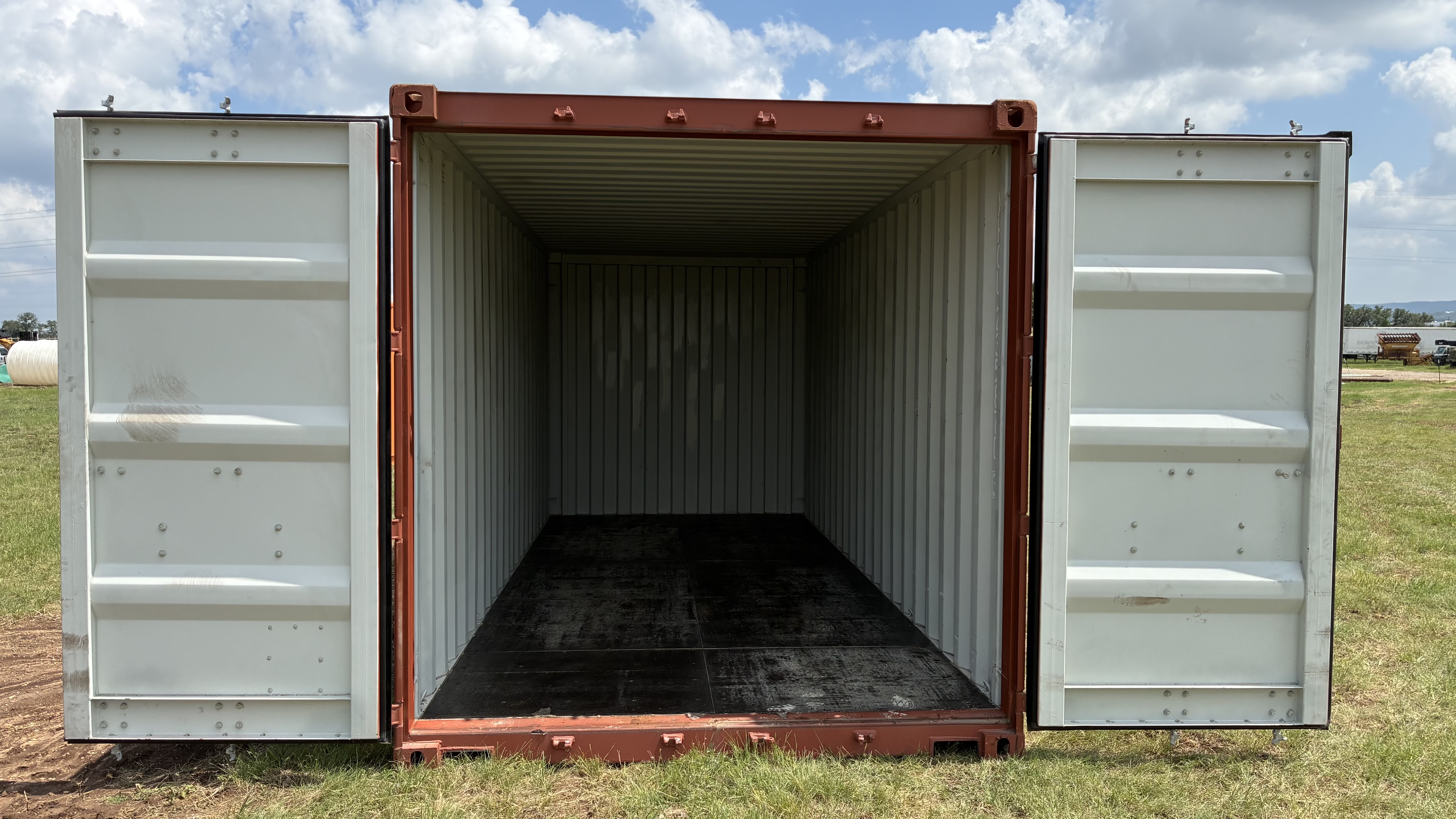 20ft Dry Van 2 Door Standard Handle - Lease Container - Minor dings & SCUFFS