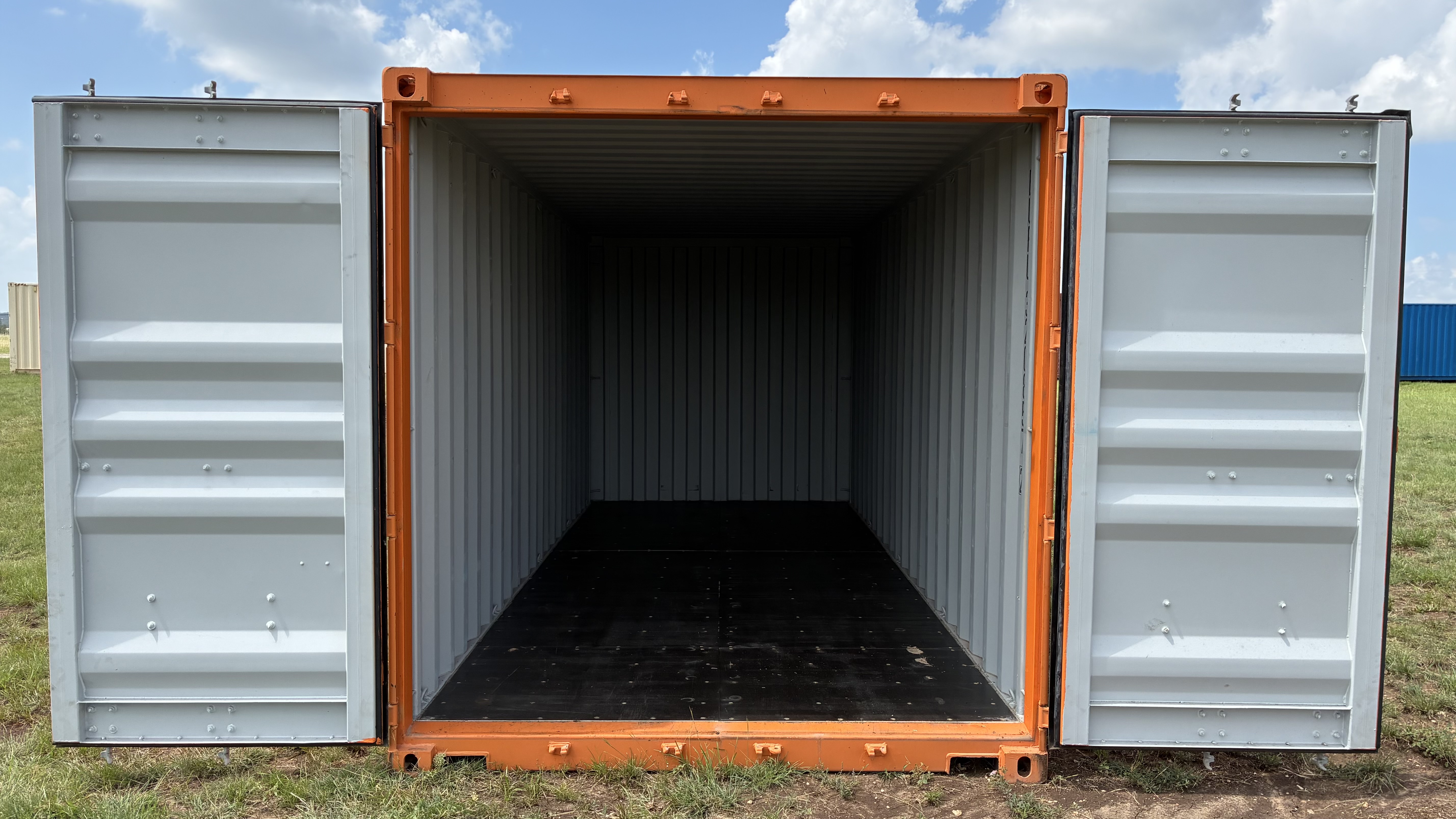 20ft Dry Van 2 Door Standard Handle - Lease Container - MINOR SCUFFS