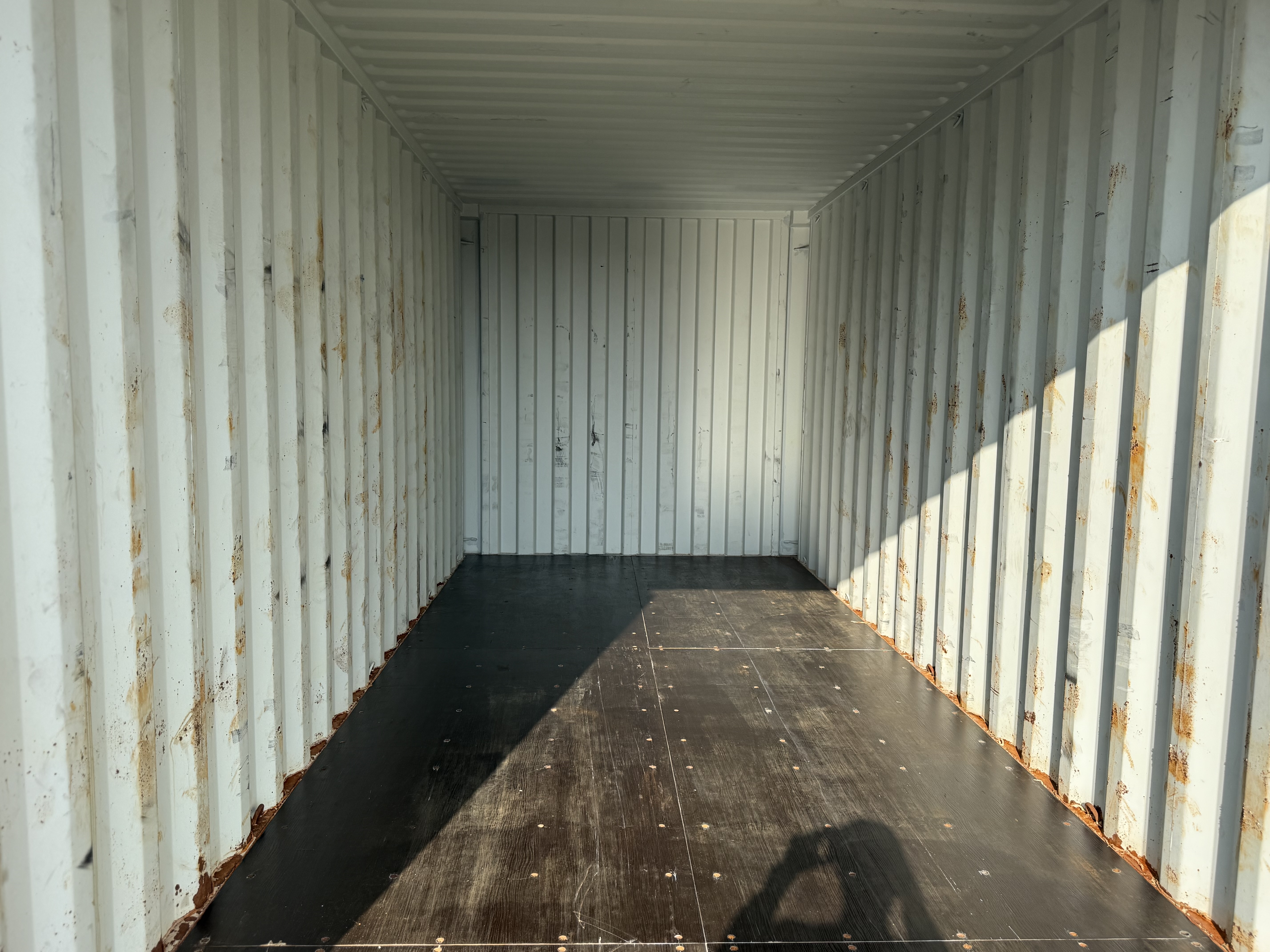 2022 20ft Dry Van 2 Door Standard Handle - Lease Container - MINOR DINGS / SCUFFS interior discoloration