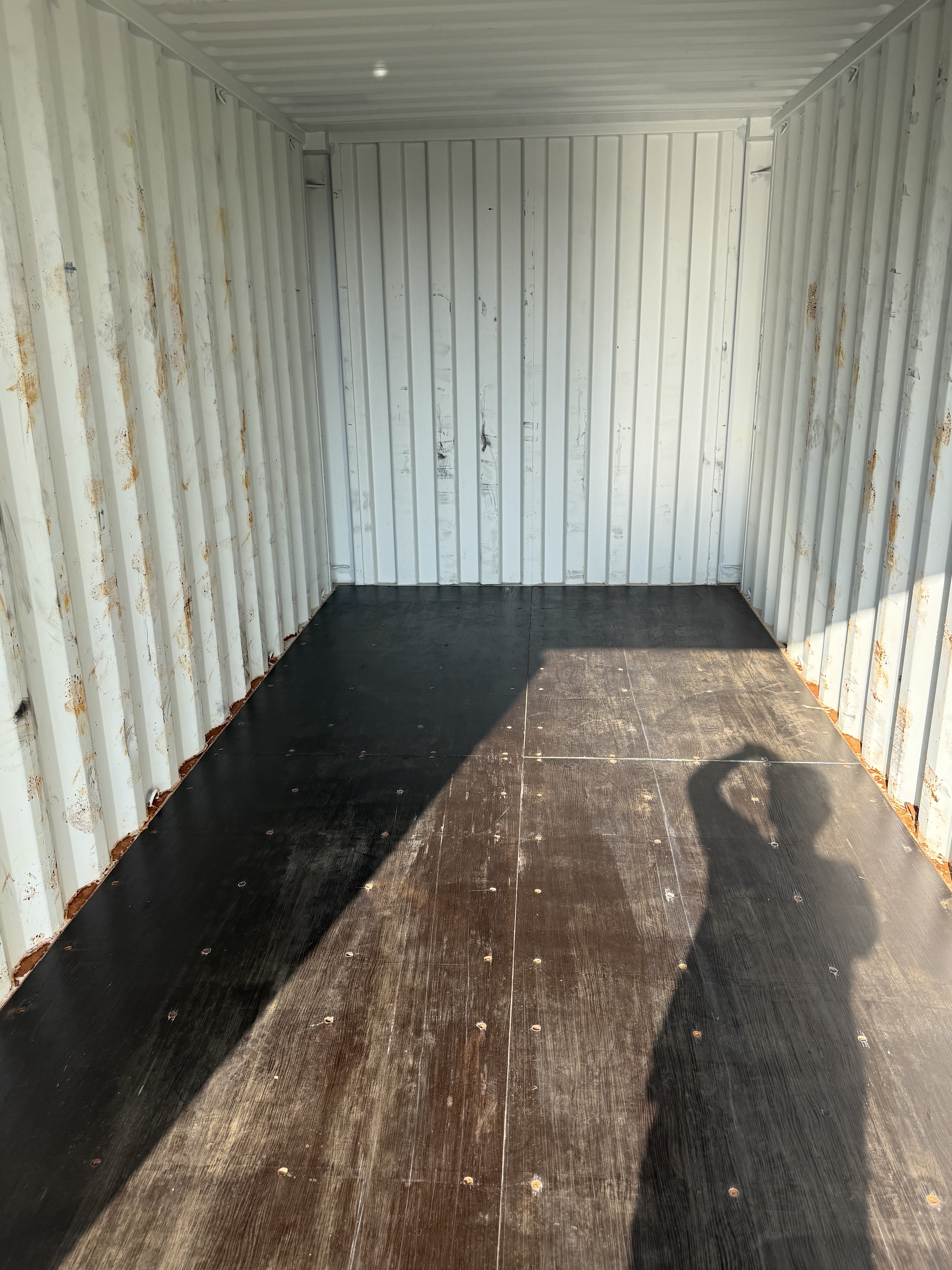 2022 20ft Dry Van 2 Door Standard Handle - Lease Container - MINOR DINGS / SCUFFS interior discoloration