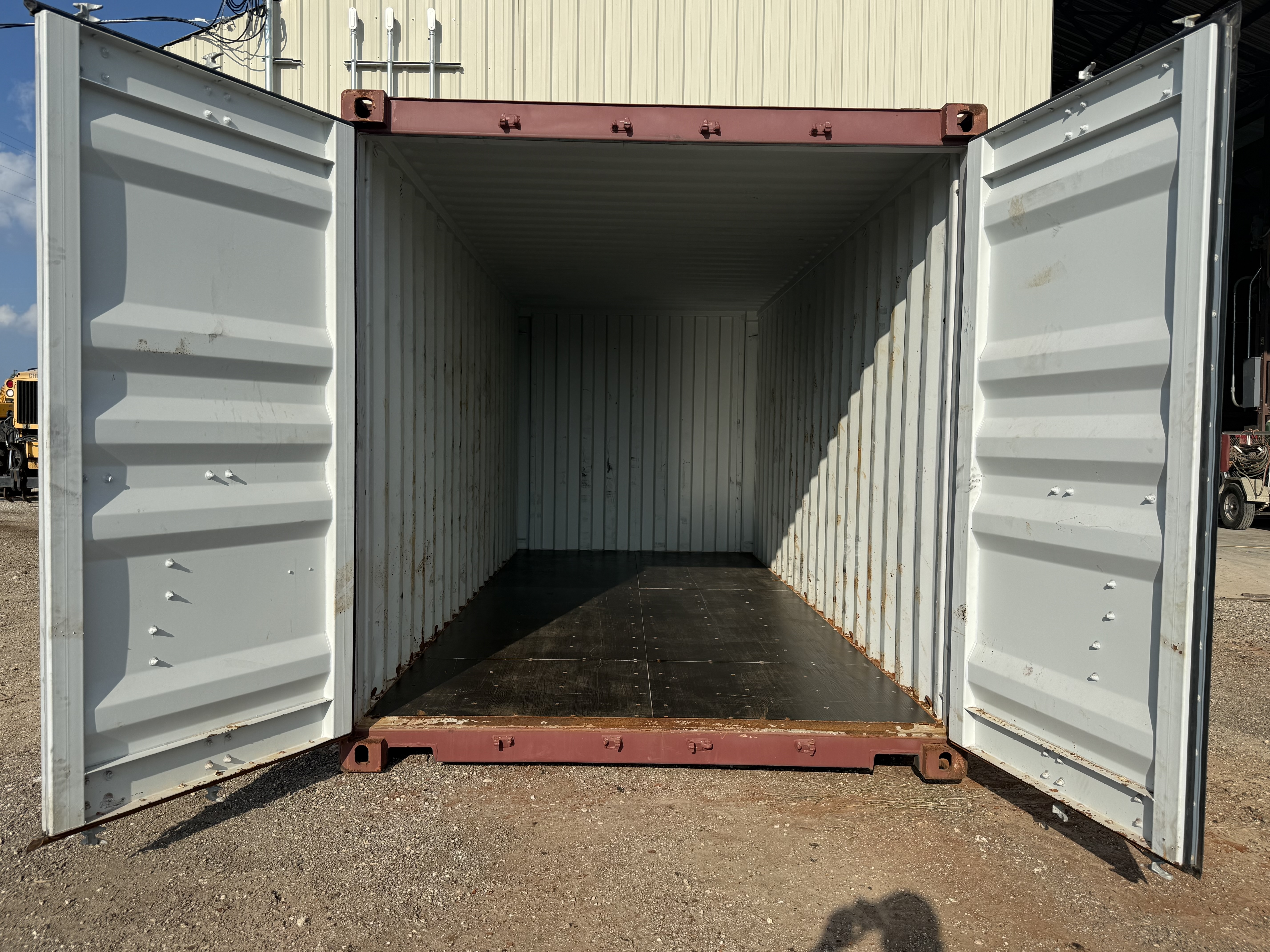 2022 20ft Dry Van 2 Door Standard Handle - Lease Container - MINOR DINGS / SCUFFS interior discoloration