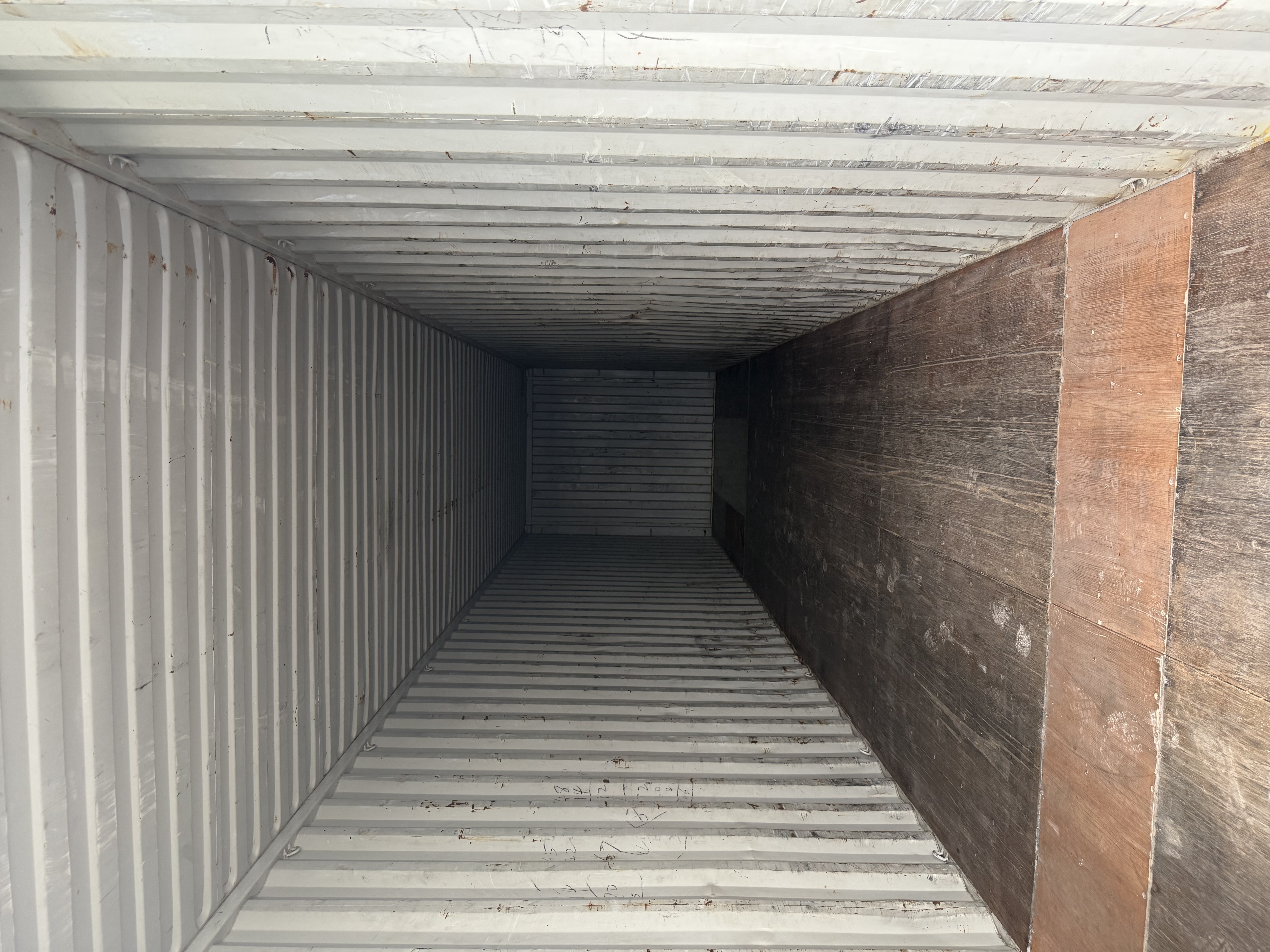 2010 40' Container USED WIND AND WATER TIGHT, HIGH CUBE 9'6" TALL, 2 DOOR STD handles - 891024