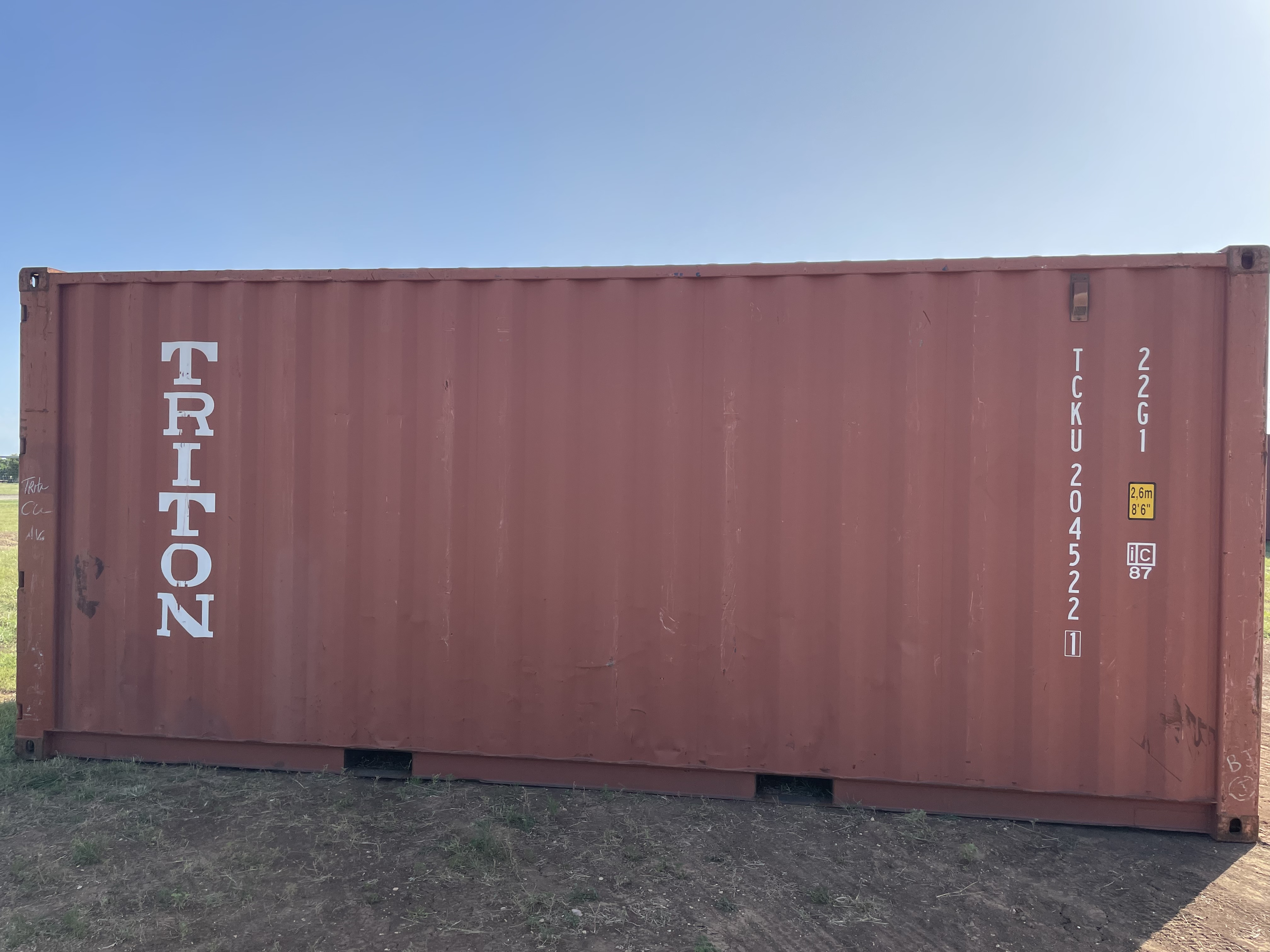 2011 20' Container USED WIND & WEATHER TIGHT GRADE B, STANDARD 8'6" TALL 2 DOOR pockets std handles - 204522