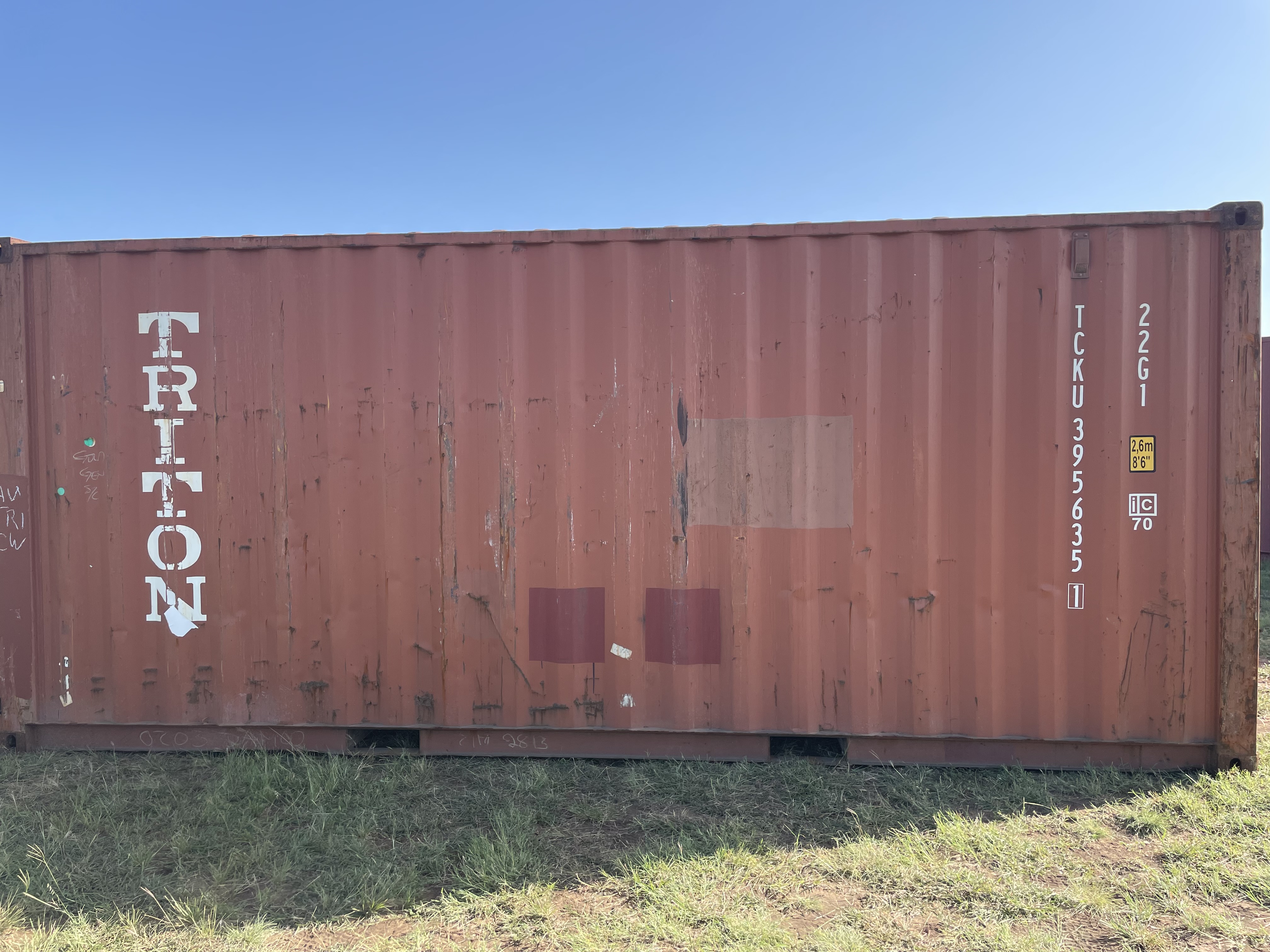 2010 20' Container USED WIND & WEATHER TIGHT GRADE B, STANDARD 8'6" TALL 2 DOOR pockets std handles - 395635