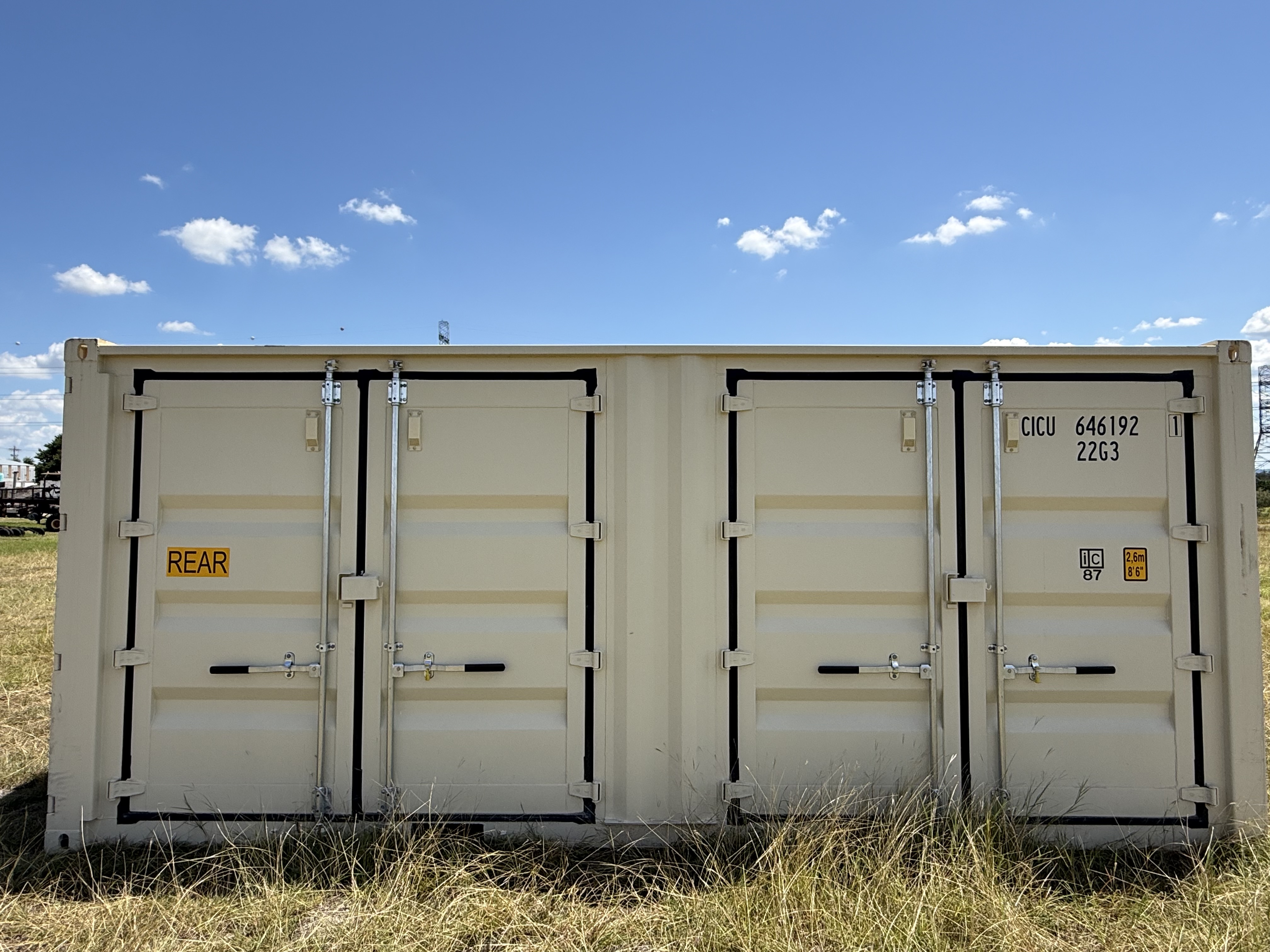 2024 - 20' Side Door Container w/ mullion 1 trip, STANDARD 8'6" TALL, LIGHT IVORY, Lock box & Easy Open Handle - 646192