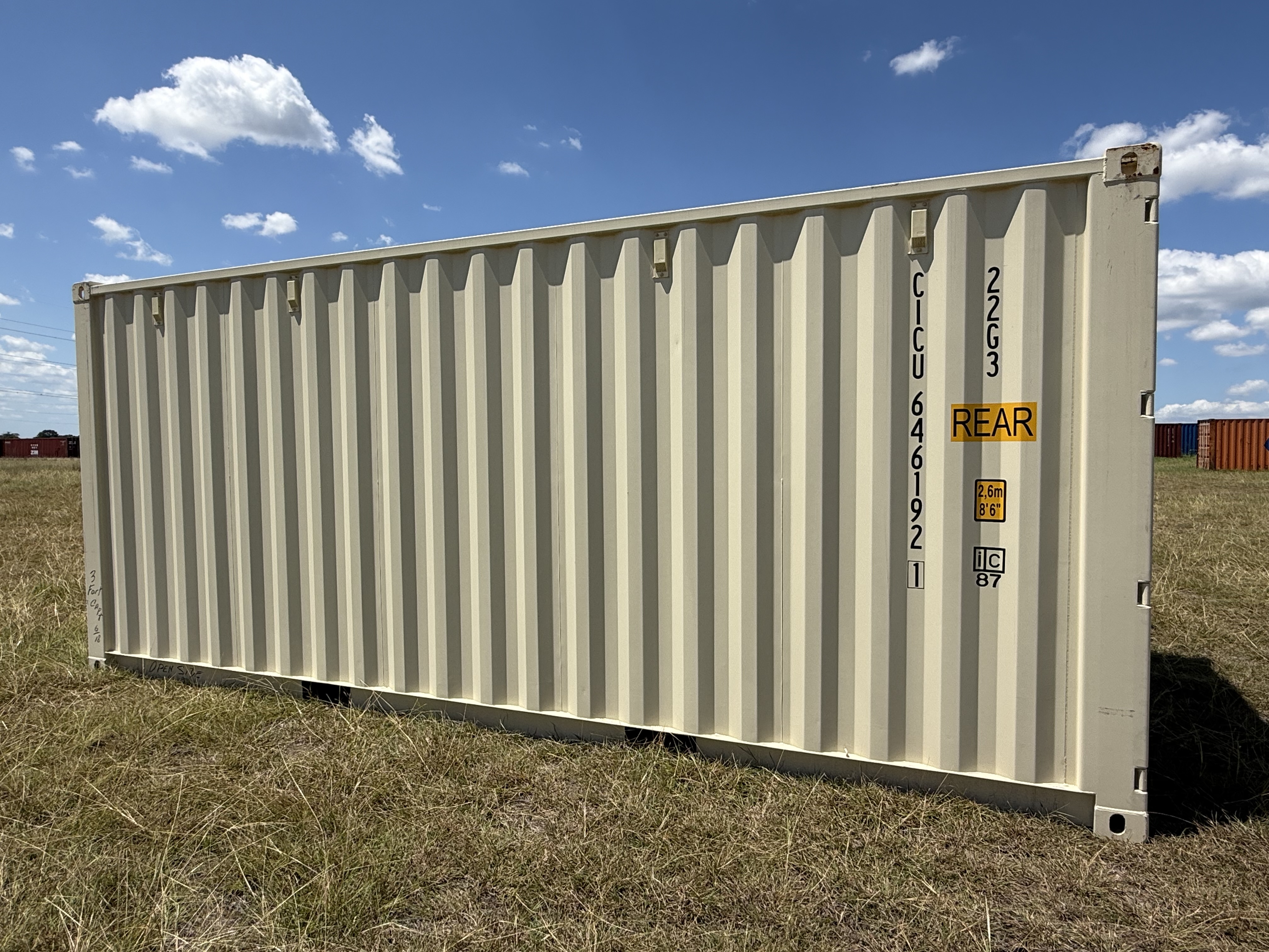 2024 - 20' Side Door Container w/ mullion 1 trip, STANDARD 8'6" TALL, LIGHT IVORY, Lock box & Easy Open Handle - 646192