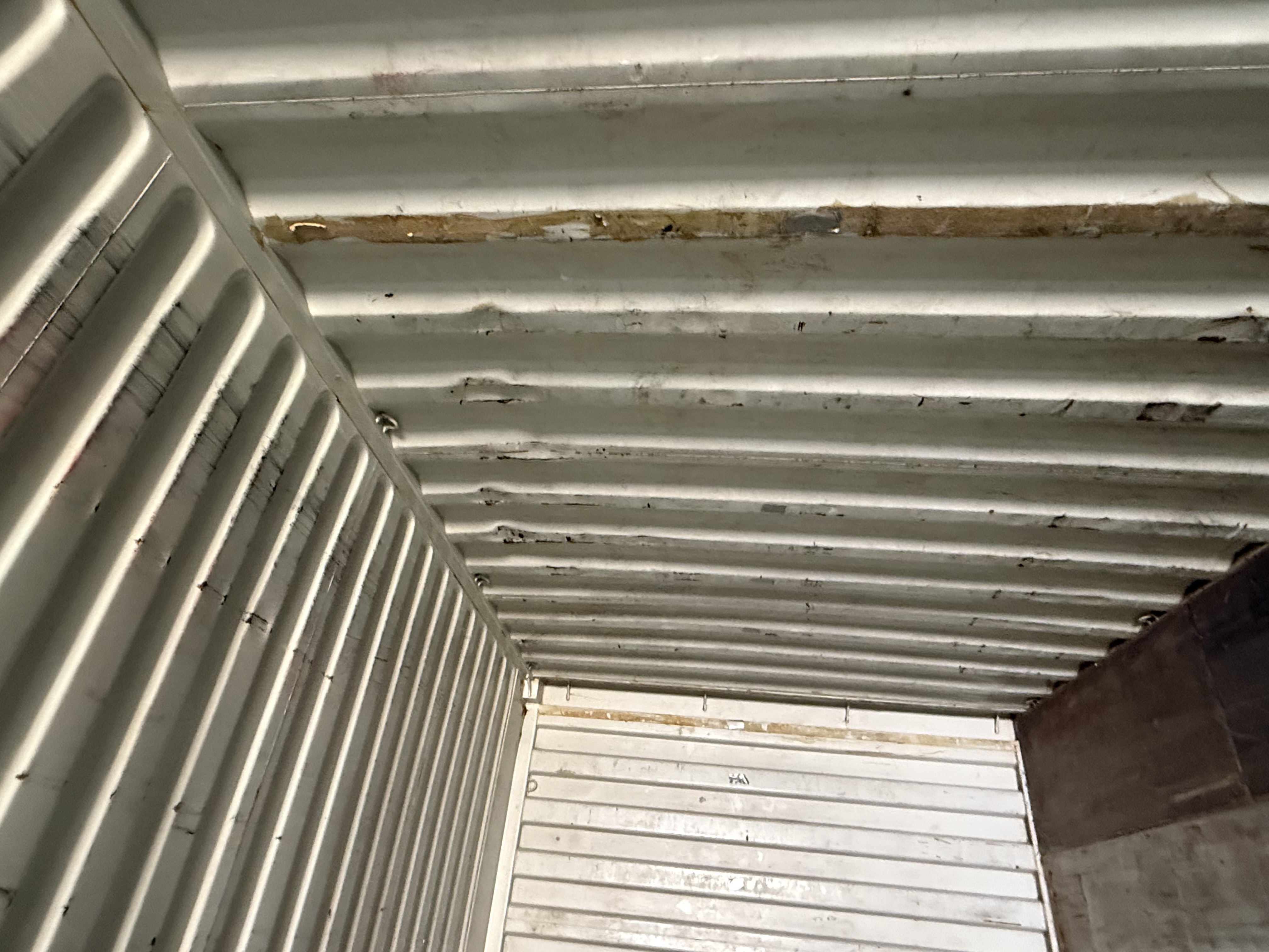 40' Container USED WIND AND WATER TIGHT, HIGH CUBE 9'6" TALL, RUST RED, 2 DOOR STD handles