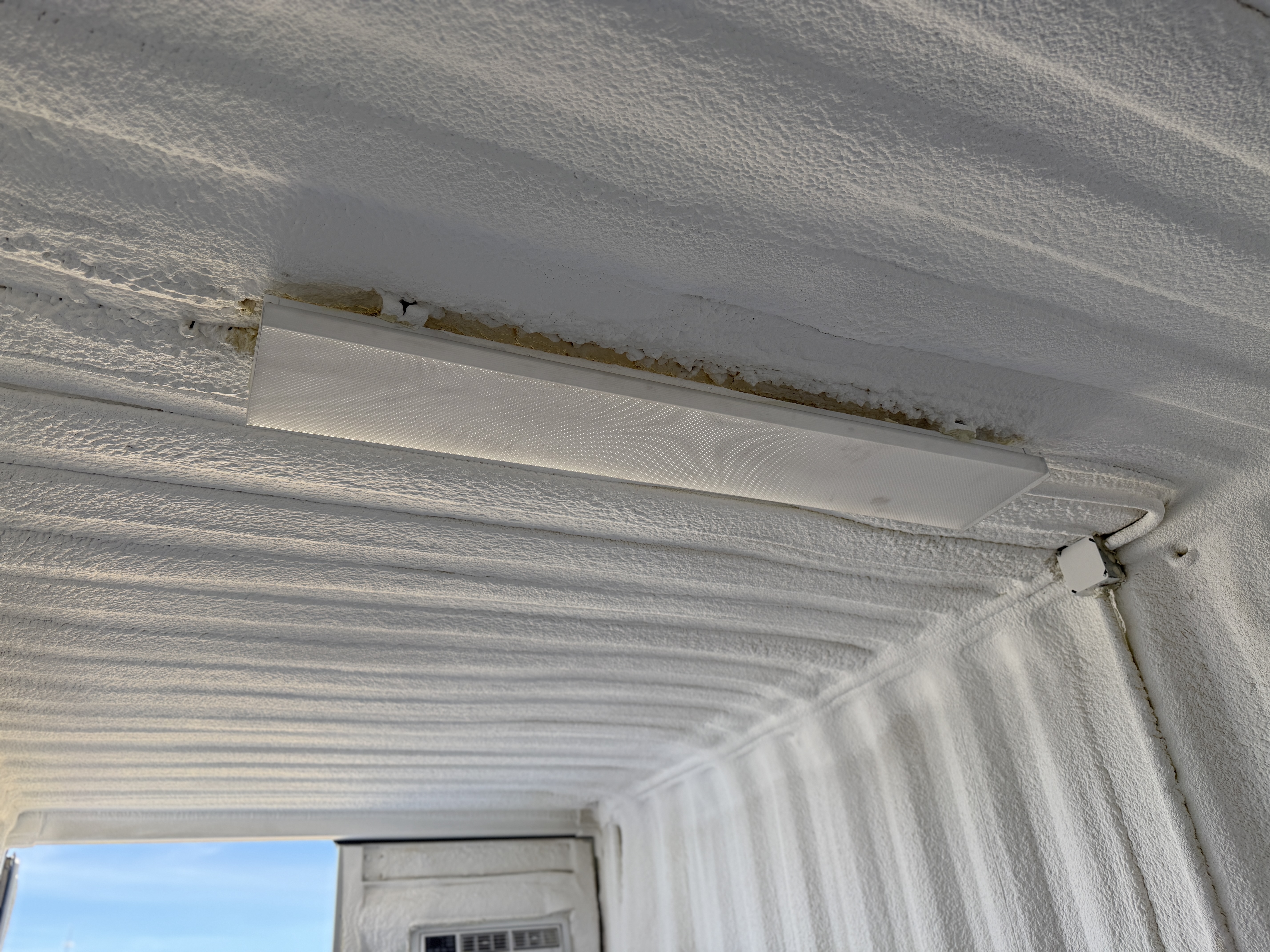 2025 - 20' Climate Controlled Container NEW, STANDARD 8'6" TALL, WHITE, 2 DOOR, Lock box & STD Handle - 211360