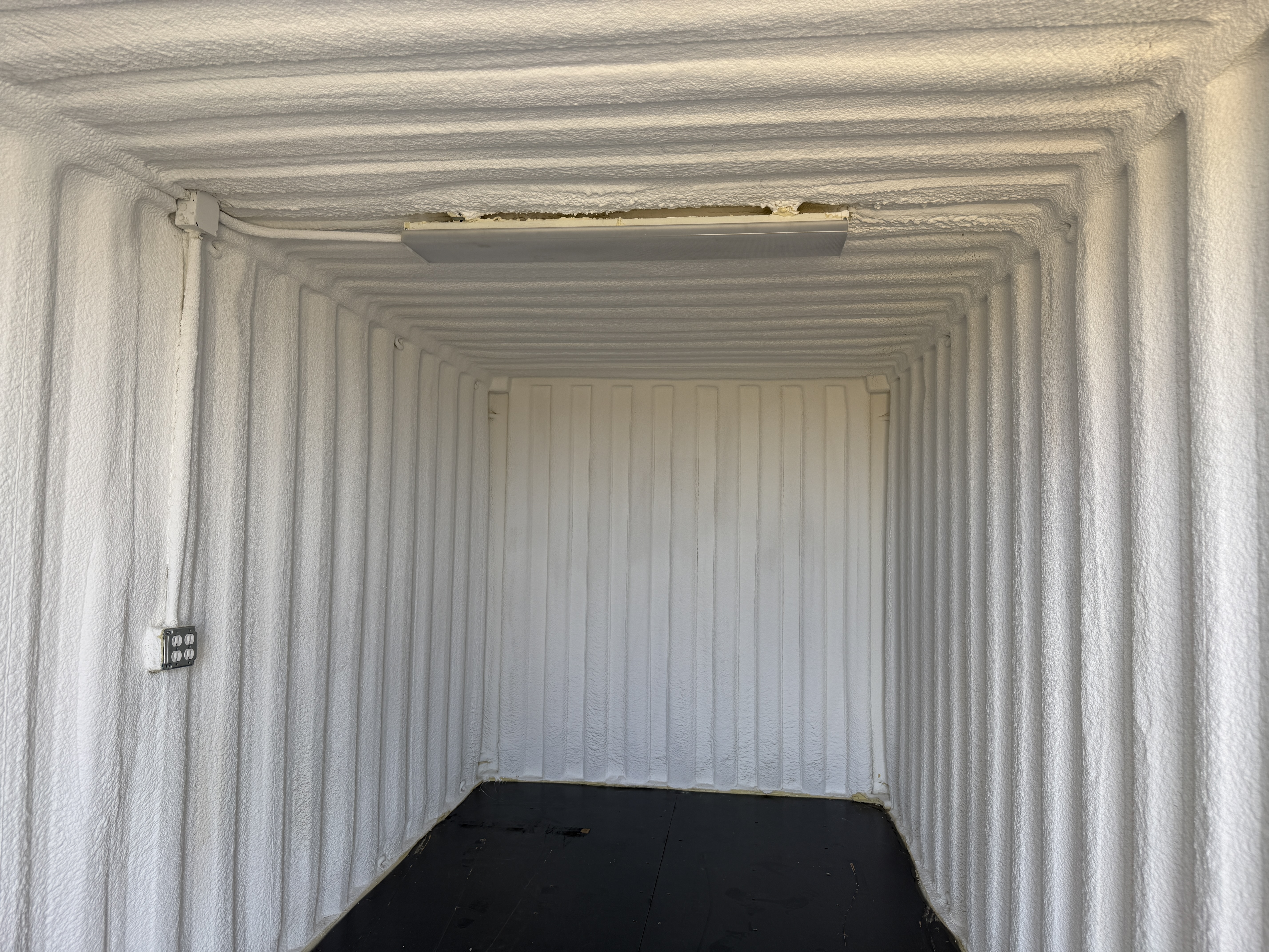 2025 - 20' Climate Controlled Container NEW, STANDARD 8'6" TALL, WHITE, 2 DOOR, Lock box & STD Handle - 211360