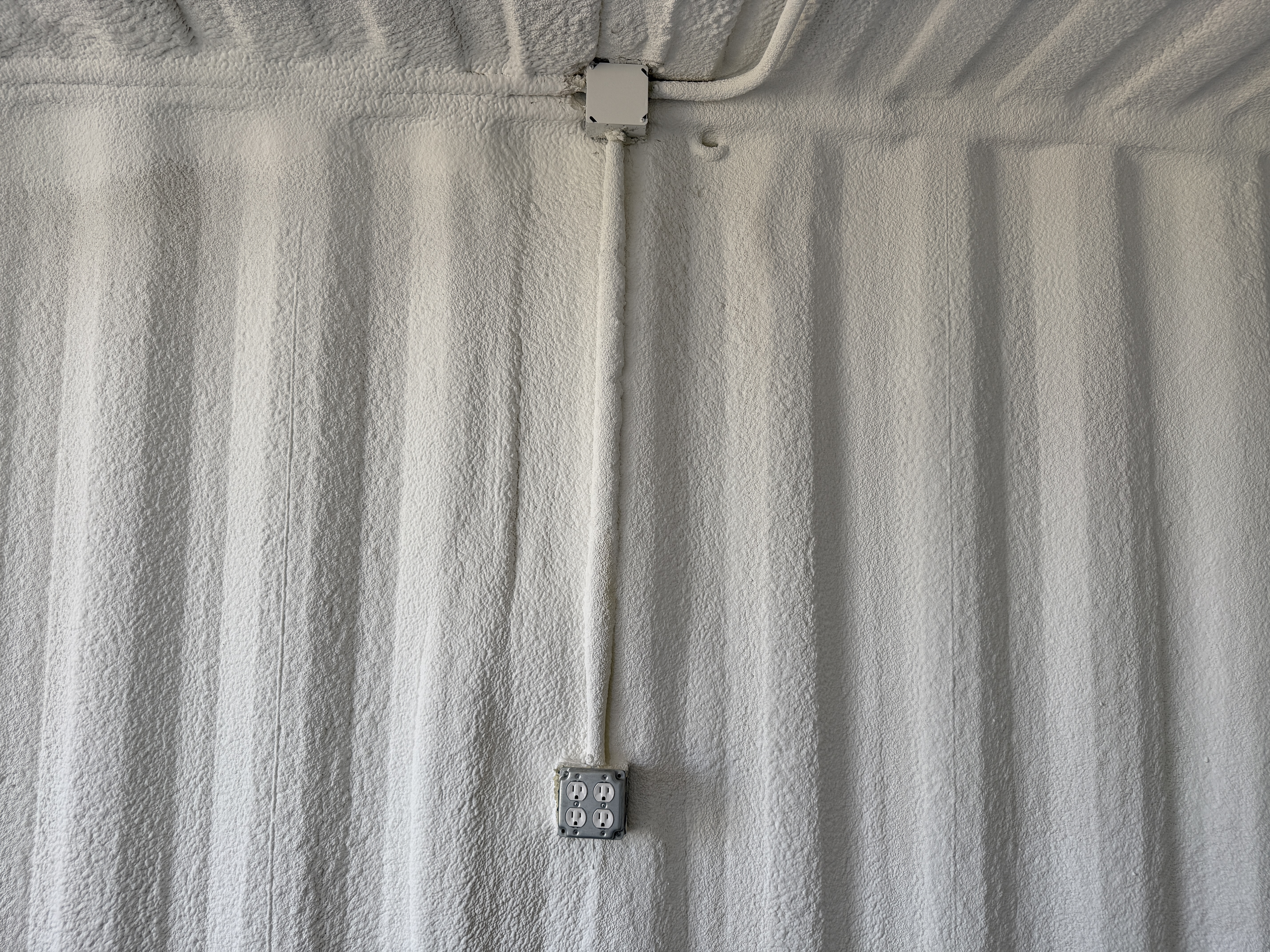 2025 - 20' Climate Controlled Container NEW, STANDARD 8'6" TALL, WHITE, 2 DOOR, Lock box & STD Handle - 211360