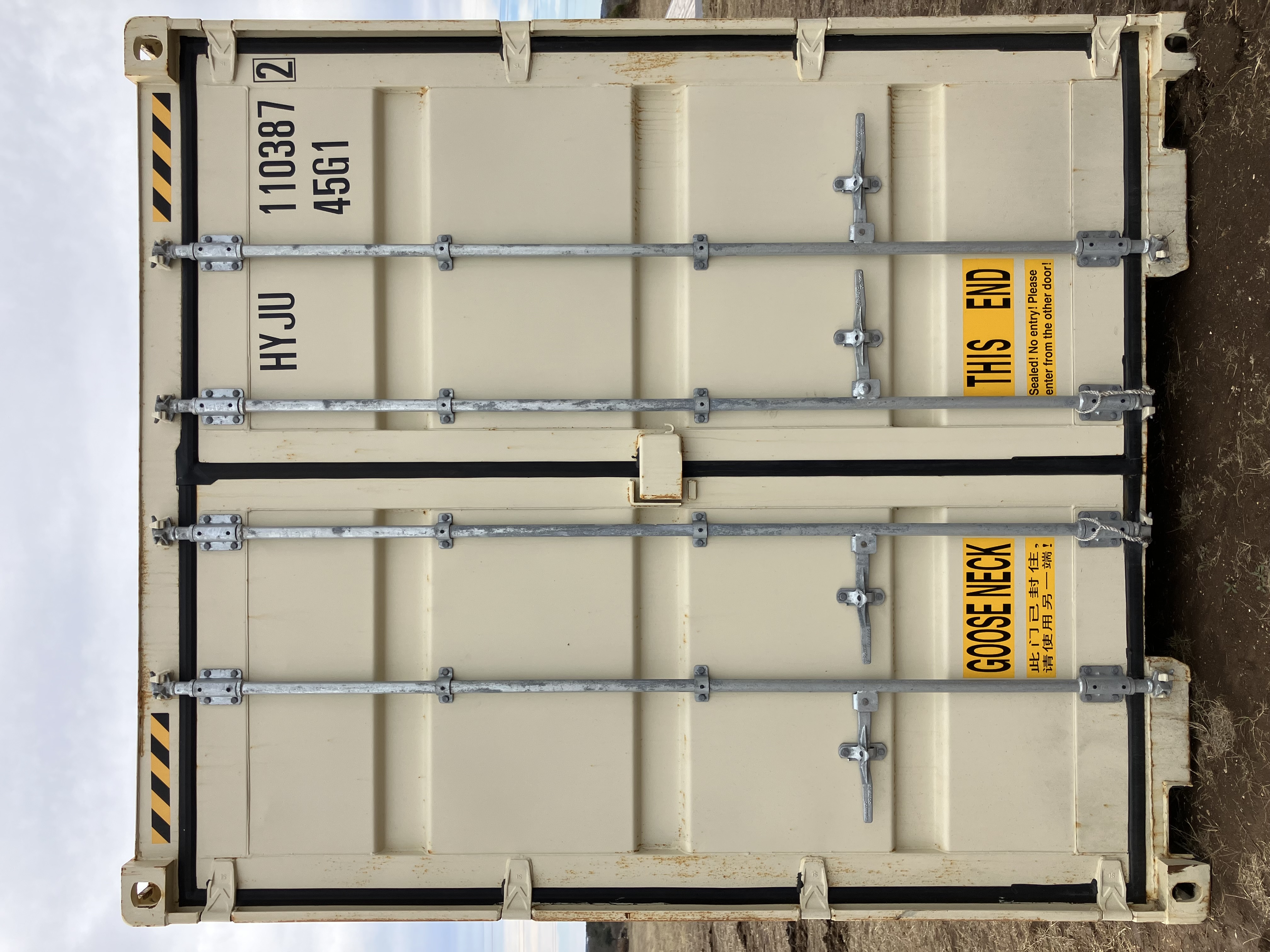 1 Trip 40ft HC Tunnel Box Light Ivory Standard Handles