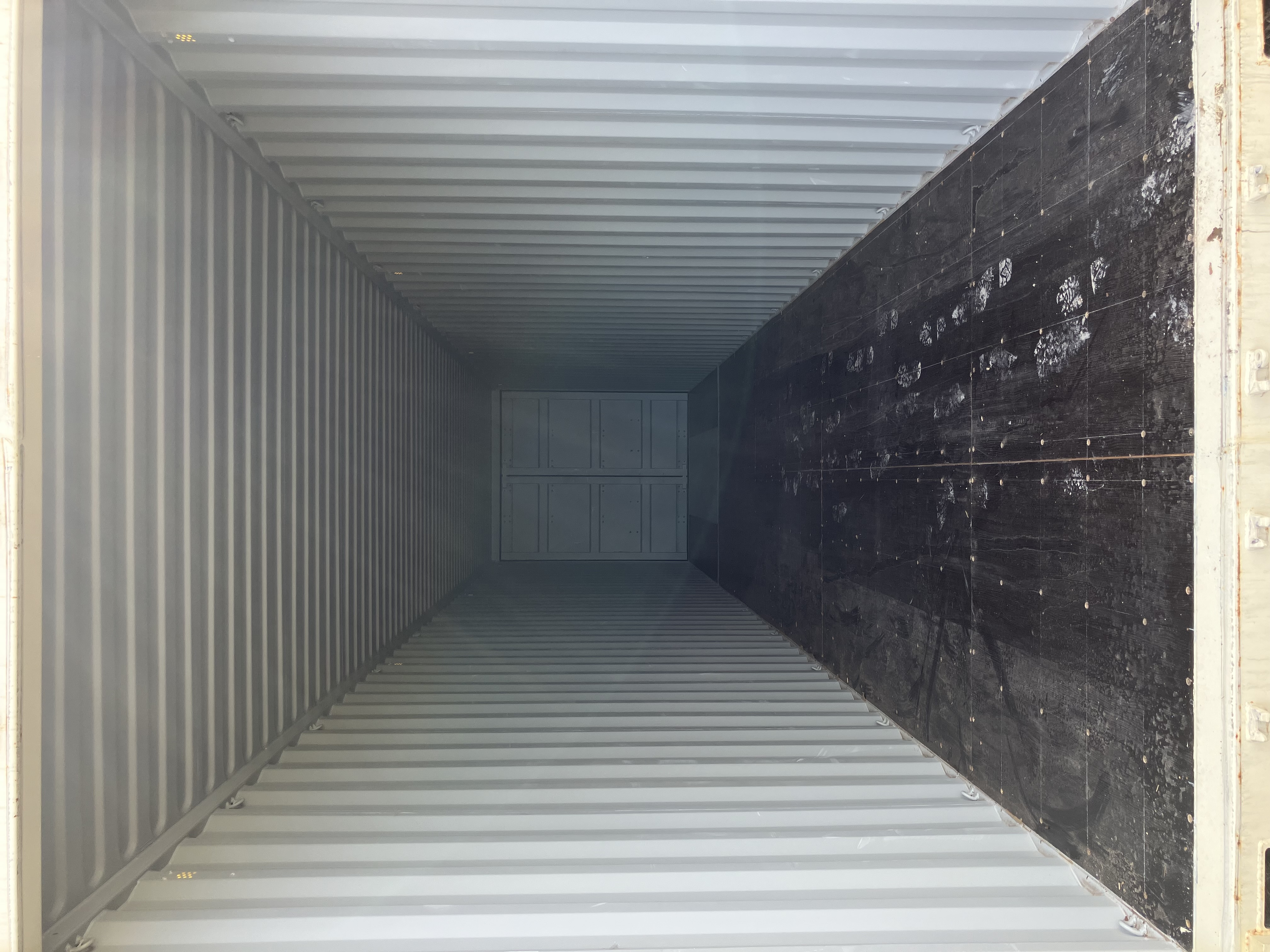 1 Trip 40ft HC Tunnel Box Light Ivory Standard Handles
