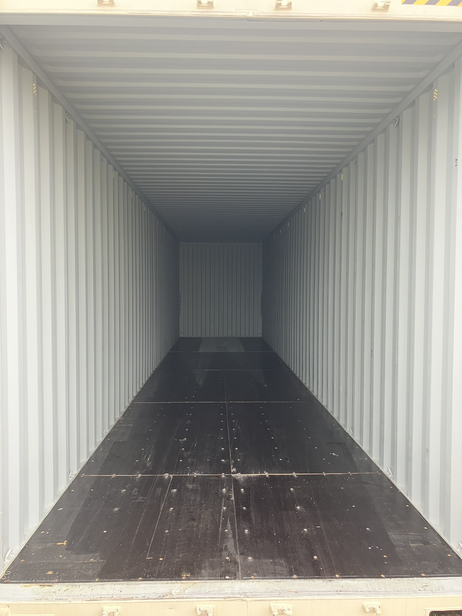 1 Trip 40ft High Cube 9'6" Light Ivory 2 Door End STD Handle