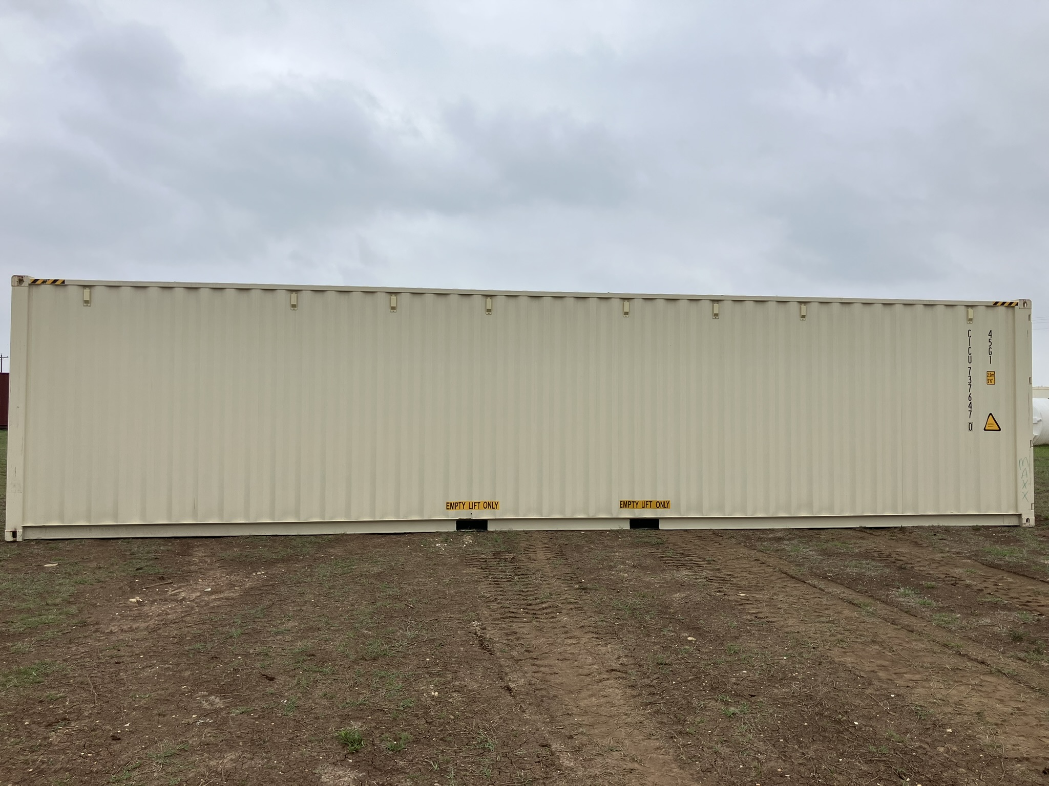 1 Trip 40ft High Cube 9'6" Light Ivory 2 Door End STD Handle