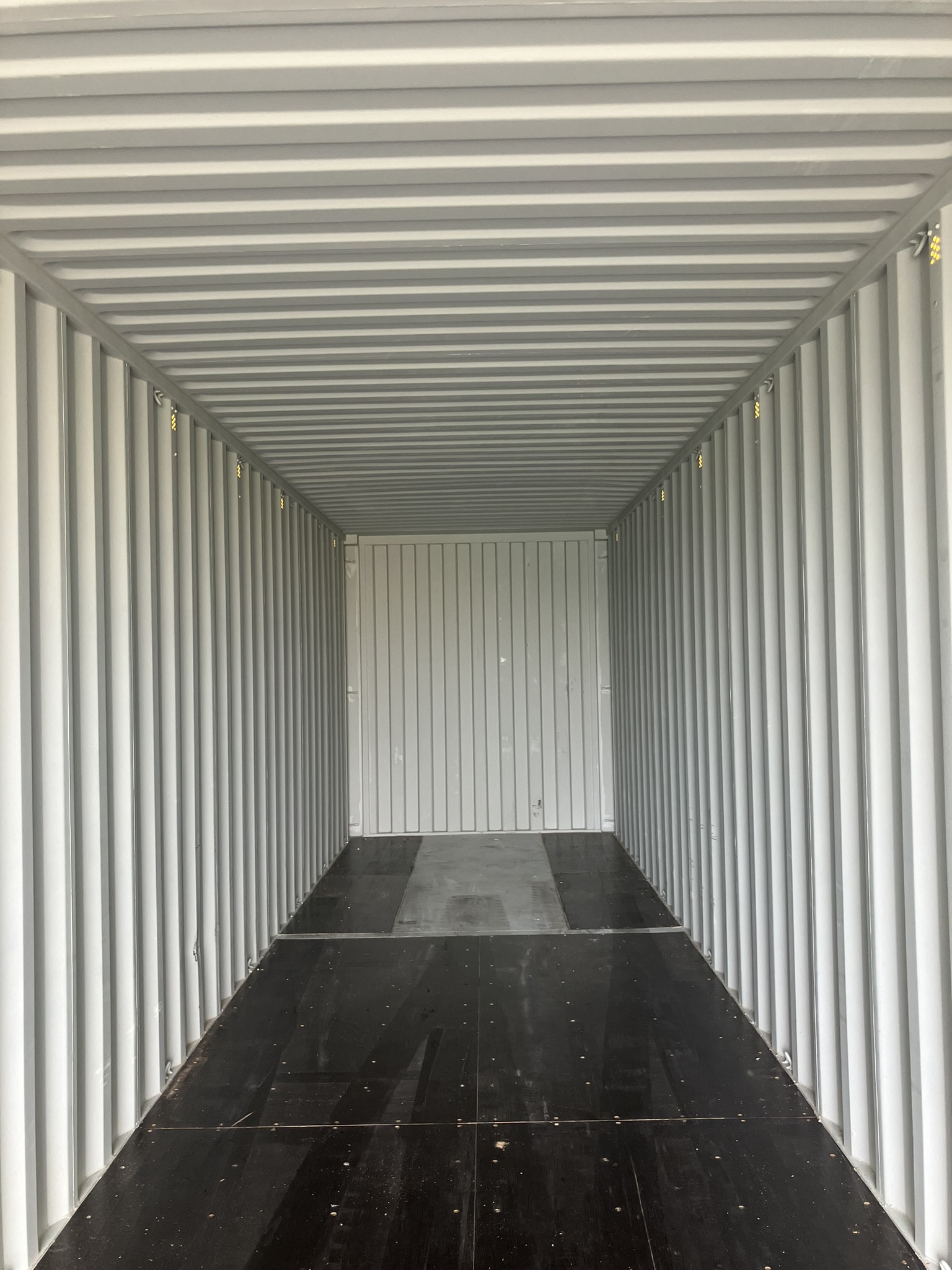 1 Trip 40ft High Cube 9'6" Light Ivory 2 Door End STD Handle