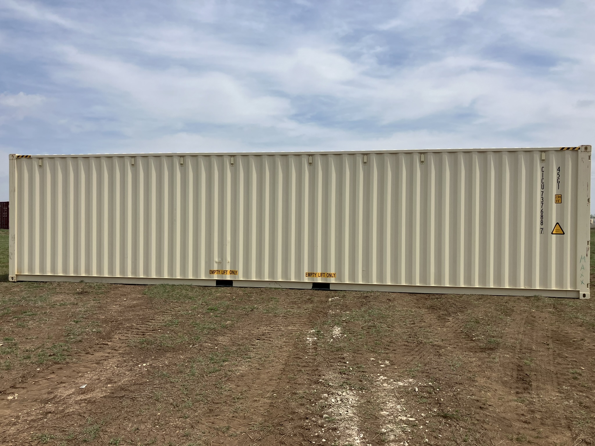 1 Trip 40ft High Cube 9'6" Light Ivory 2 Door End STD Handle