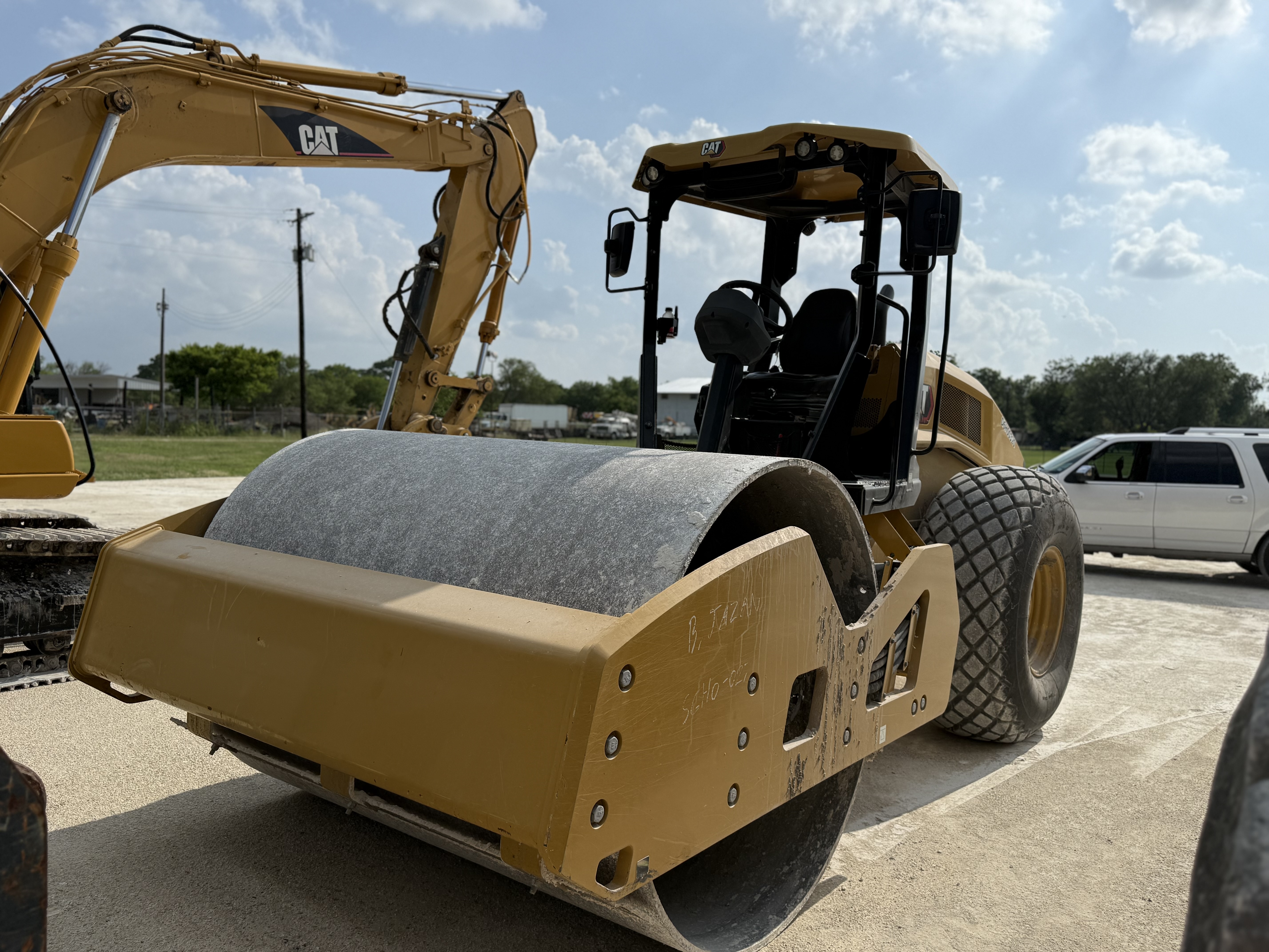 CP-DRS-002 - 2023 CAT Roller CS10GC 84" SMOOTH DRUM ROLLER T