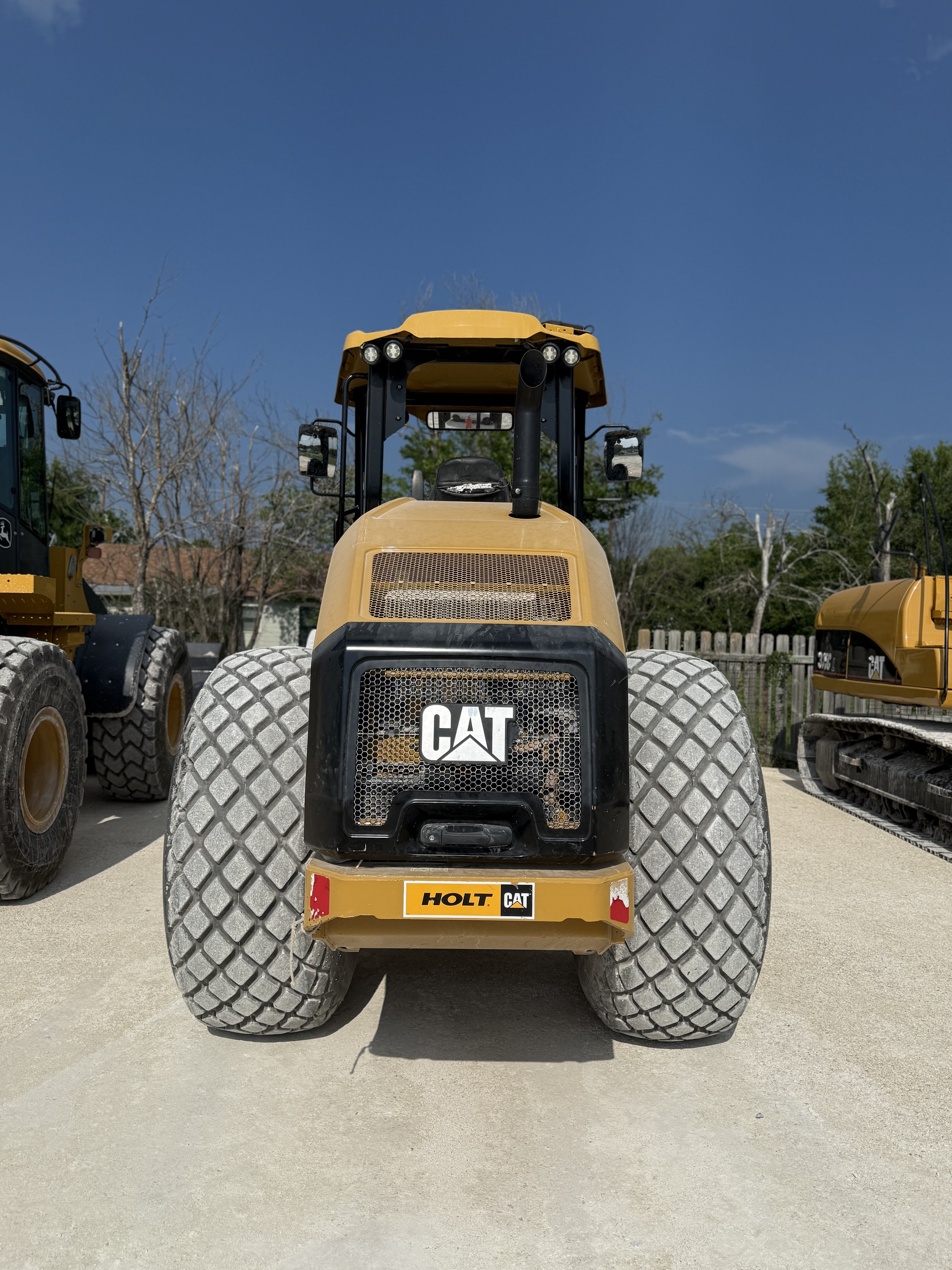 CP-DRS-002 - 2023 CAT Roller CS10GC 84" SMOOTH DRUM ROLLER T