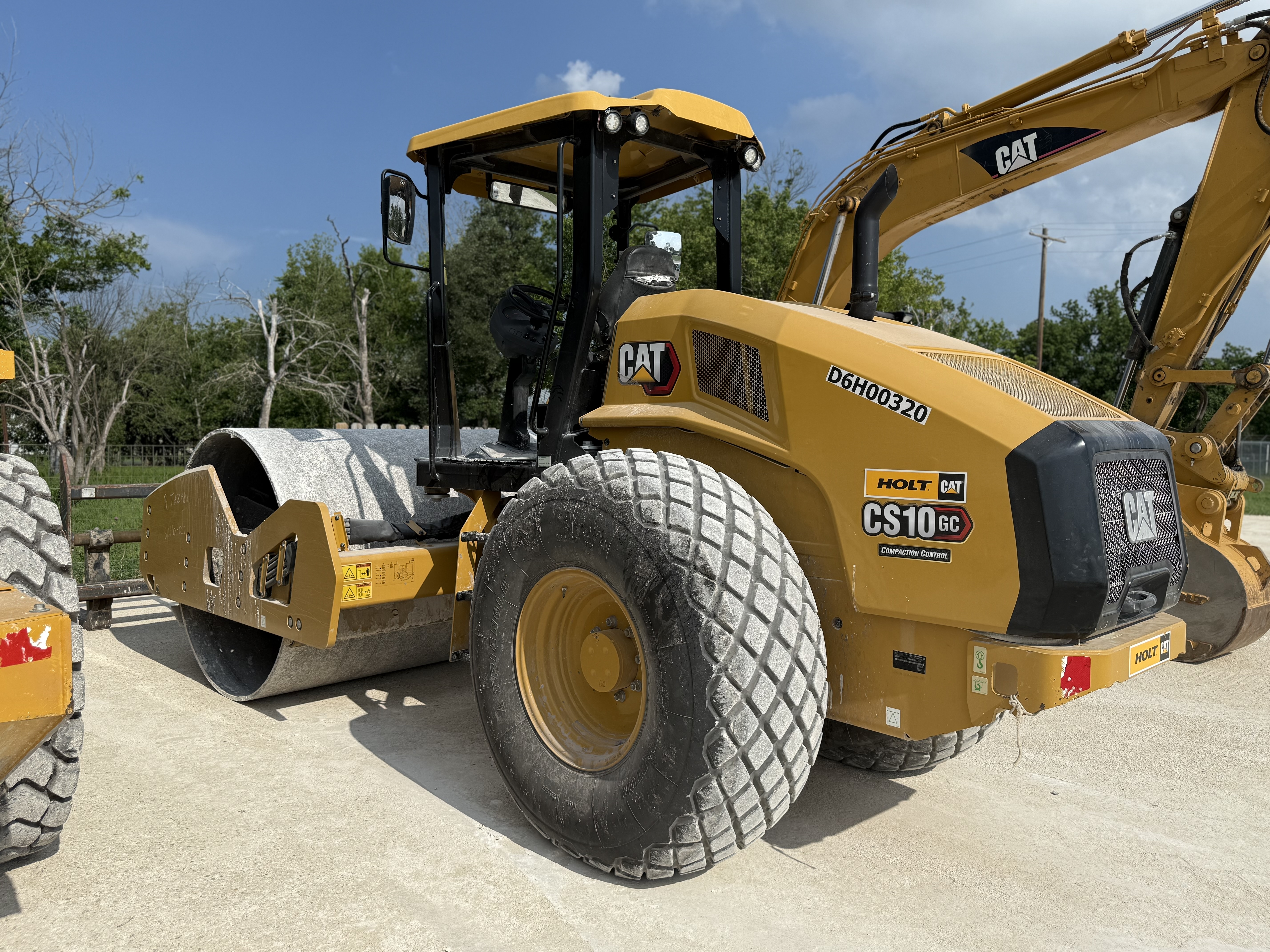 CP-DRS-002 - 2023 CAT Roller CS10GC 84" SMOOTH DRUM ROLLER T