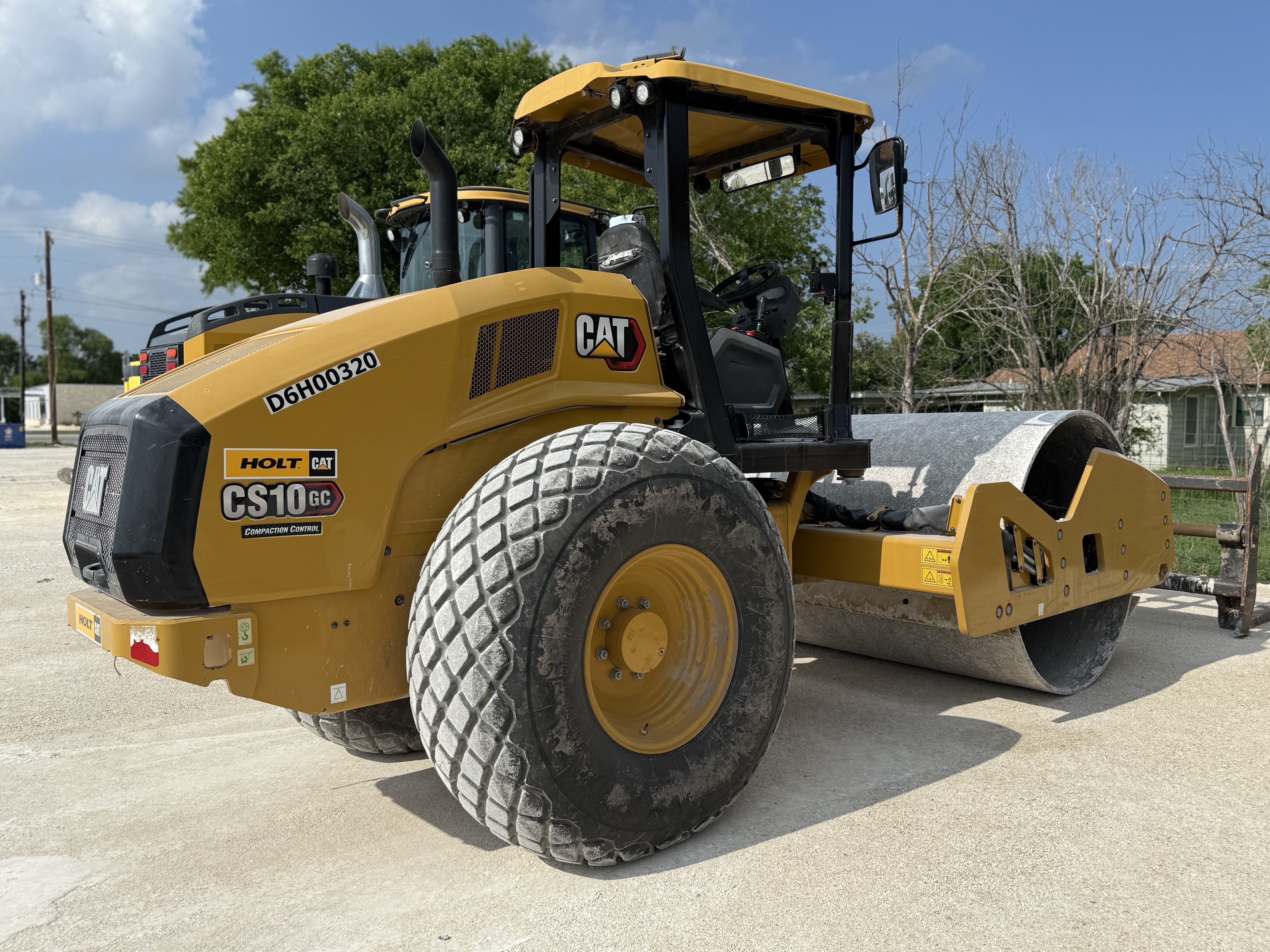 CP-DRS-002 - 2023 CAT Roller CS10GC 84" SMOOTH DRUM ROLLER T