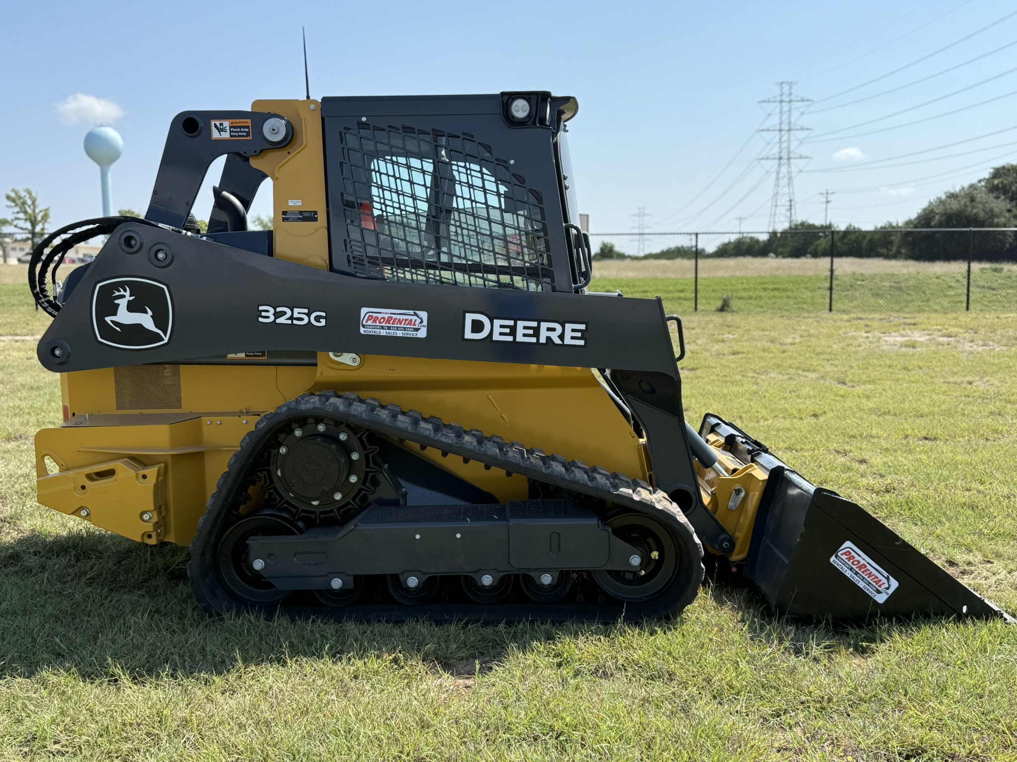 DP163/1 - 2025 John Deere 325G