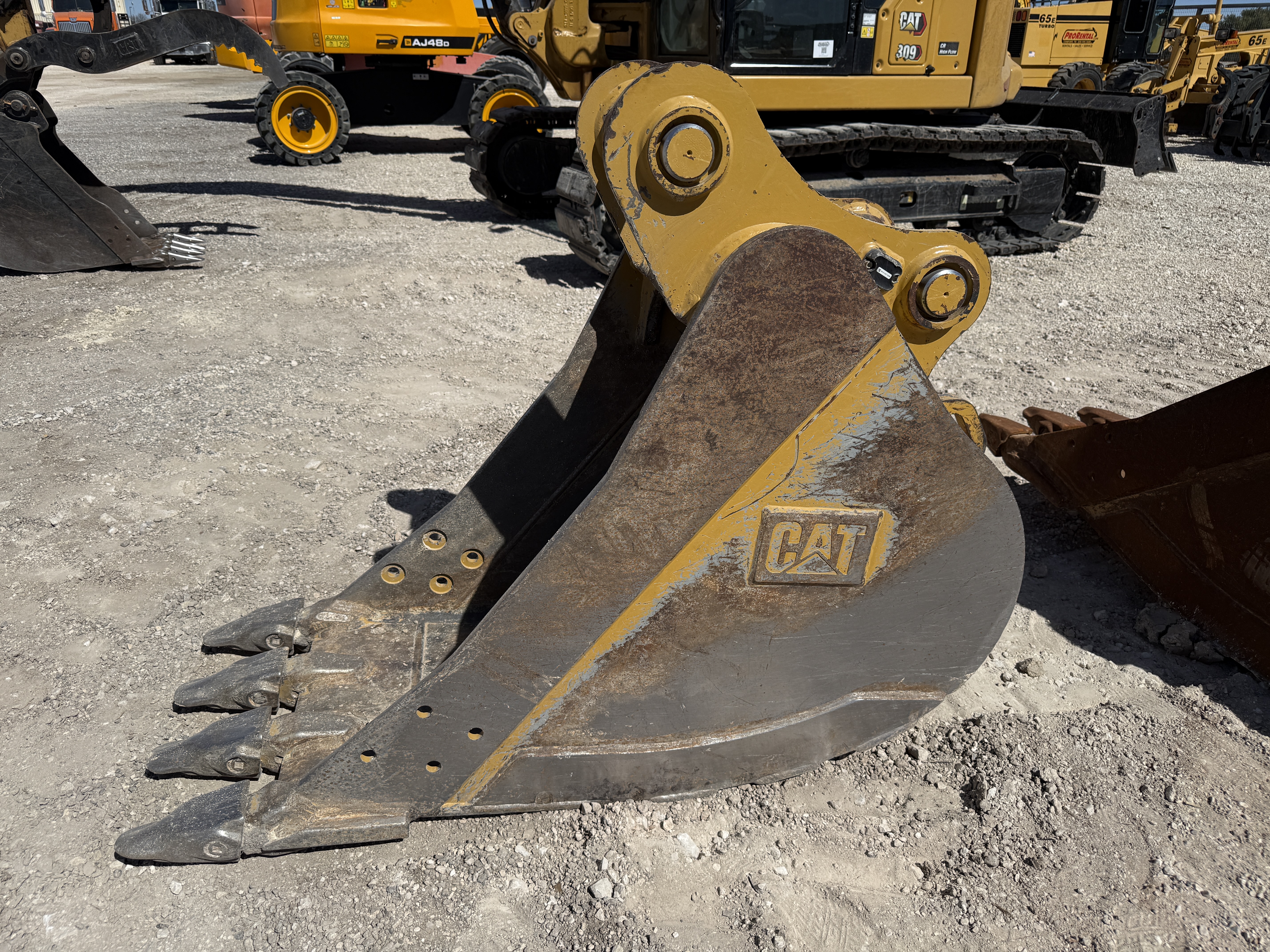 CP-EX-009 - CAT 315F Excavator 24" bucket